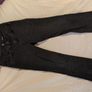 Black size 7 skinny jeans